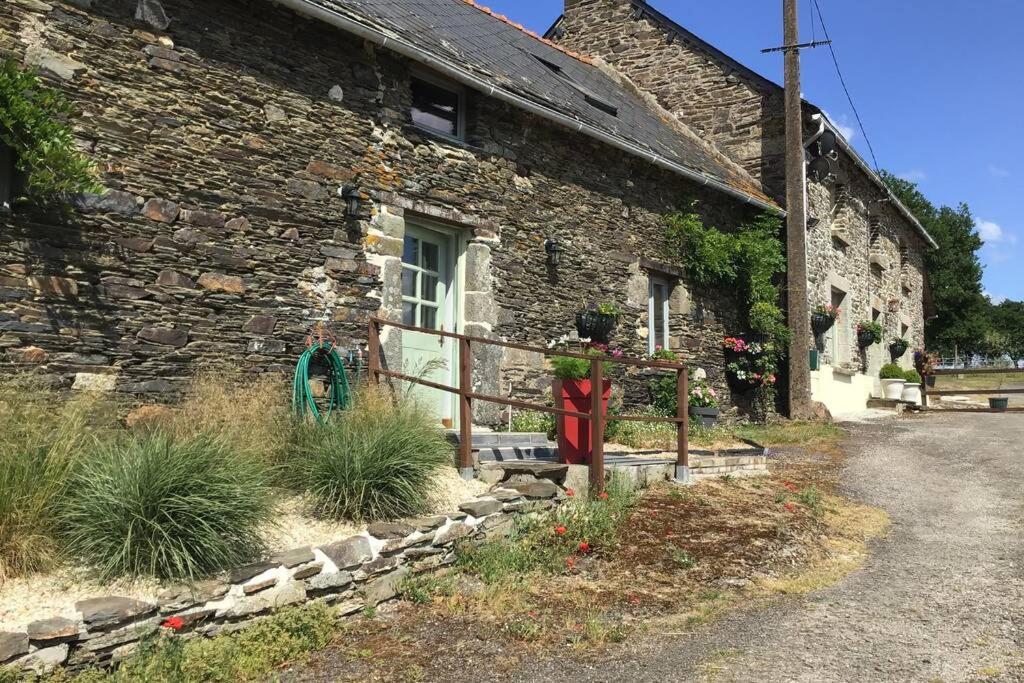 Les Ecuries Is A Modern Renovated Barn Villa Laniscat Exteriör bild